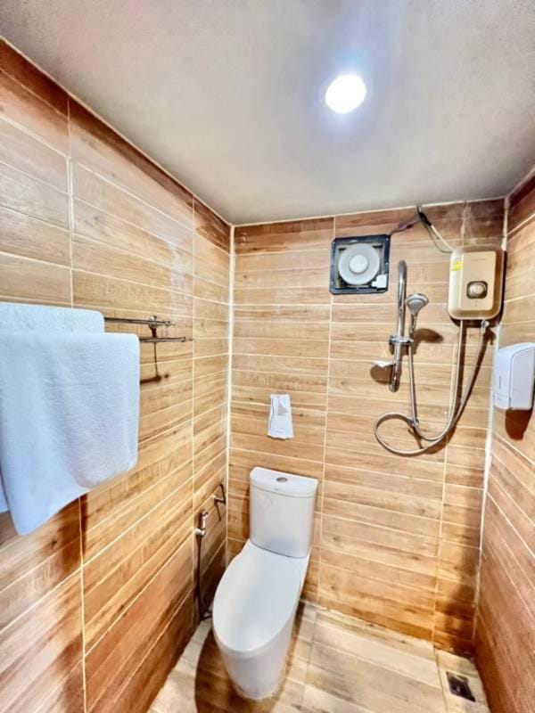 Shower, Toilet