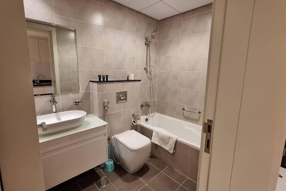 Damac Hills Carson C studio with full kitchenet - Ideal for monthly stay Apartment in Dubai