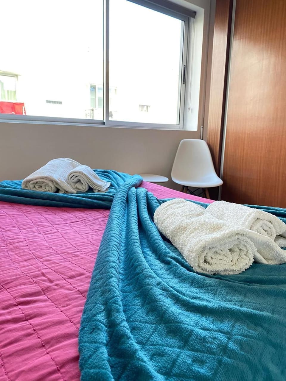 Bed, Photo of the whole room, Bedroom, towels