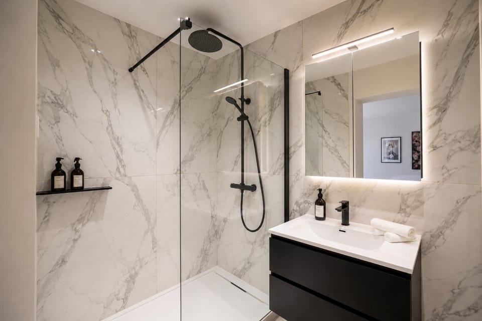 Shower, Bathroom, hair dryier
