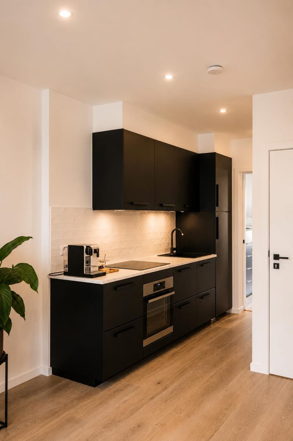 Coffee/tea facilities, Kitchen or kitchenette, oven, kitchen