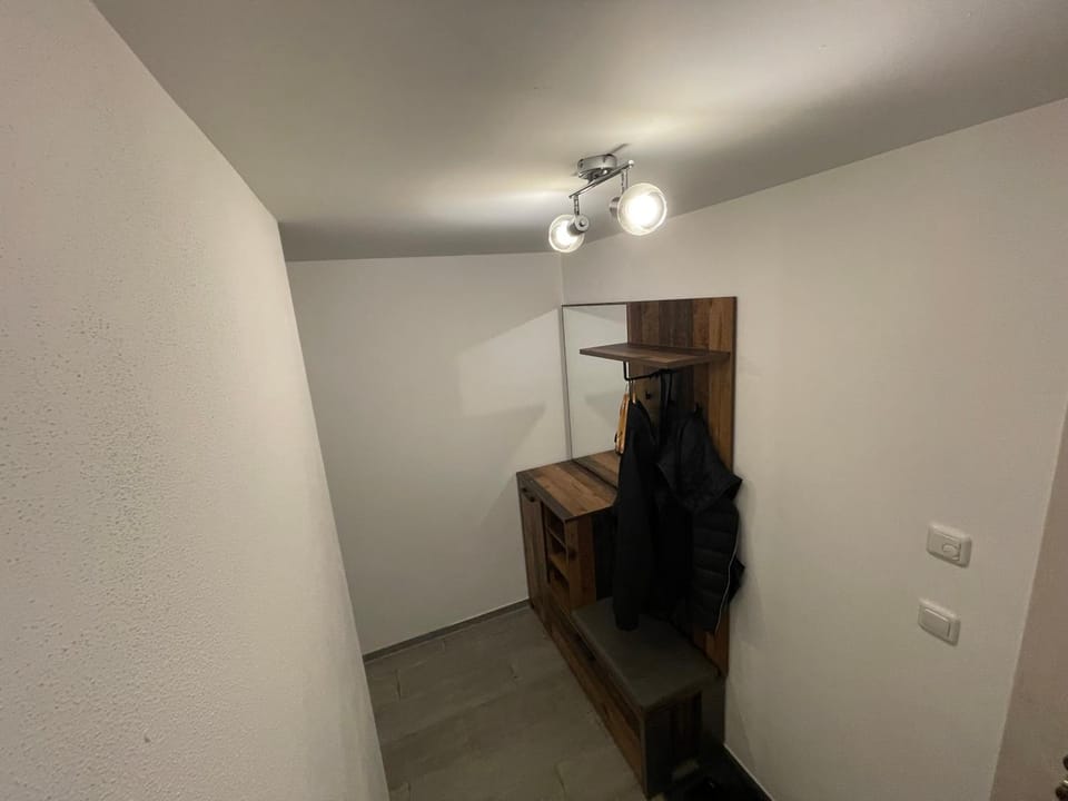 Facade/entrance, wardrobe
