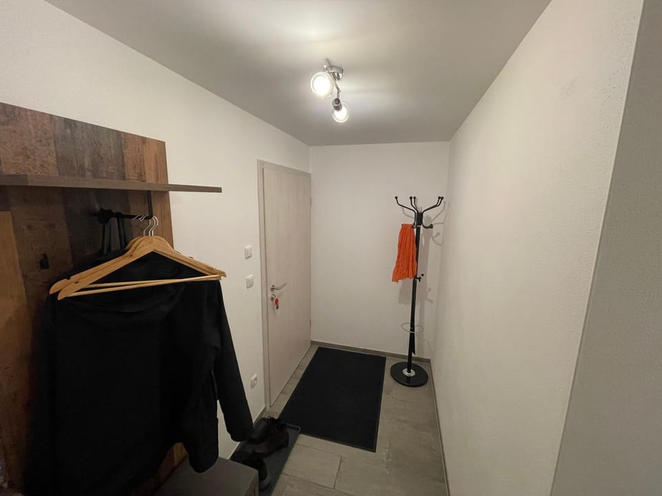 Facade/entrance, wardrobe