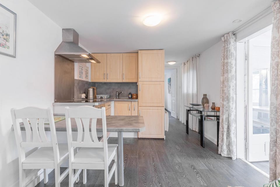 Property building, Kitchen or kitchenette, Living room