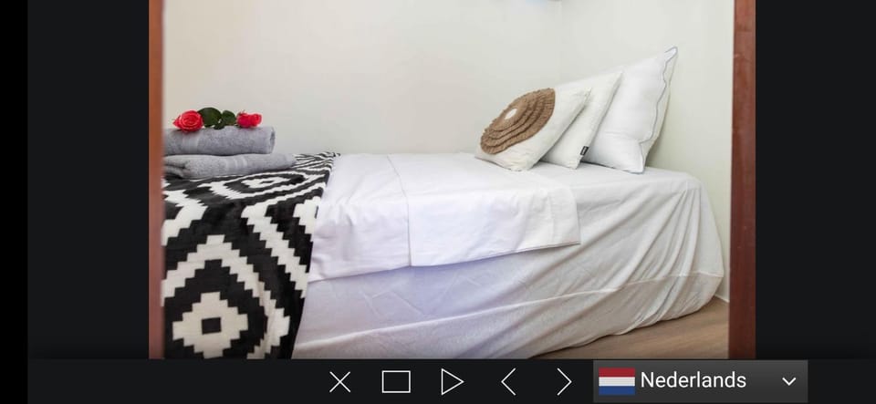 Cabana incl boat, jacuzzi,subboarts on a quiet park with private parking Apartment in North Holland (province)