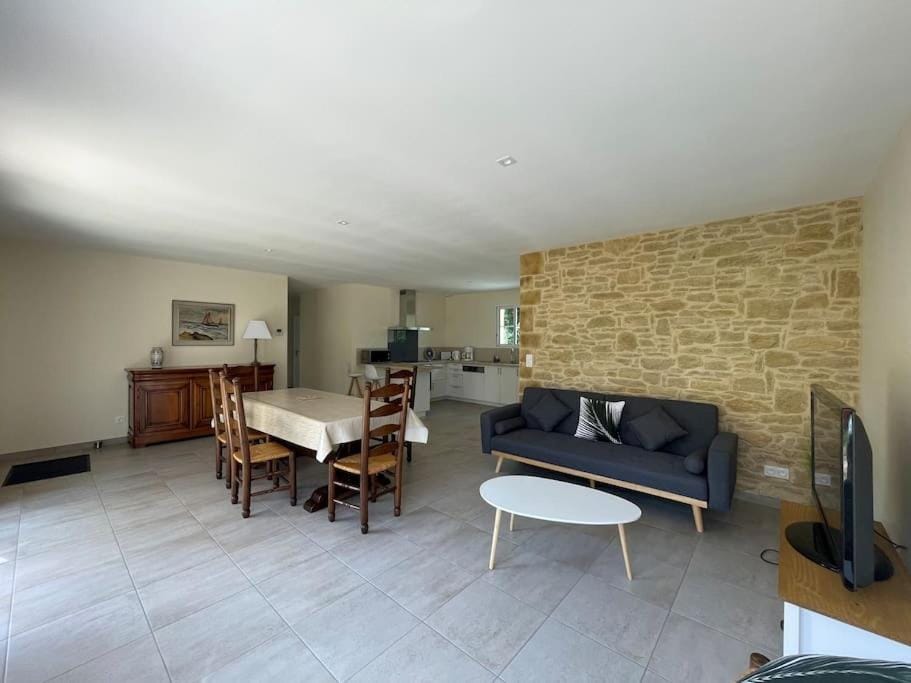 TV and multimedia, Kitchen or kitchenette, Living room, Dining area