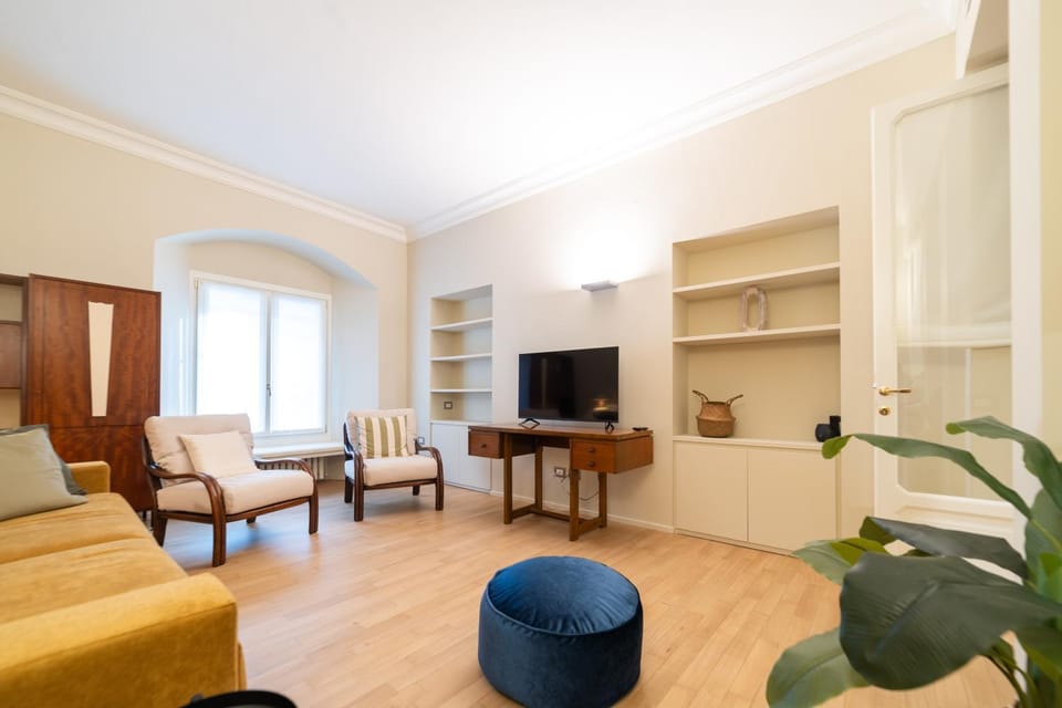 Communal lounge/ TV room, TV and multimedia, Living room, Seating area, Evening entertainment