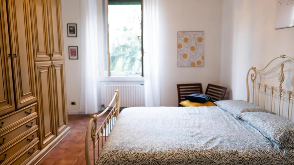 Bed, Photo of the whole room, Bedroom, internet, wardrobe