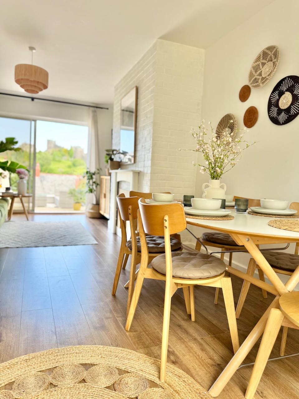 Seating area, Dining area