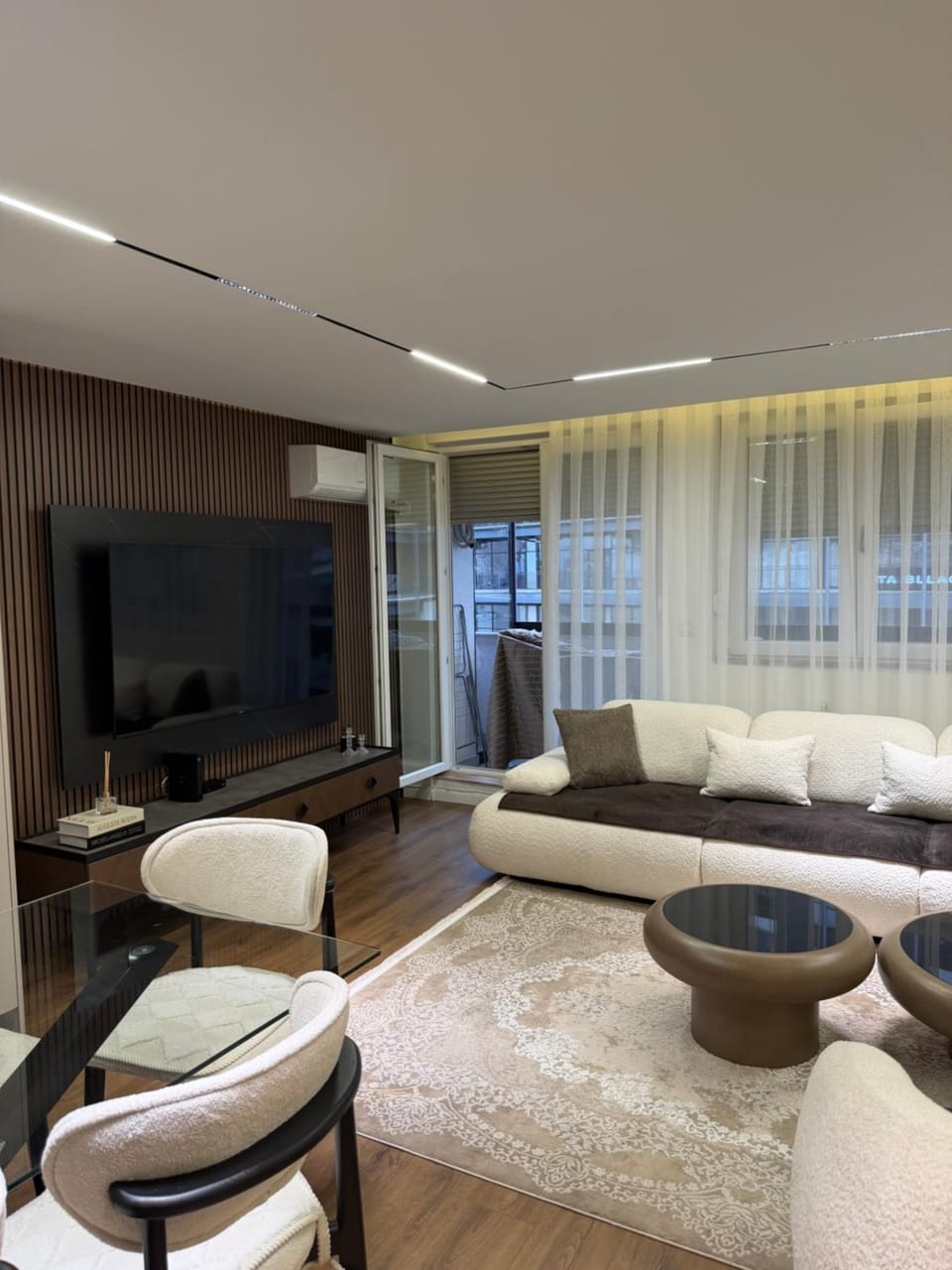 TV and multimedia, Seating area