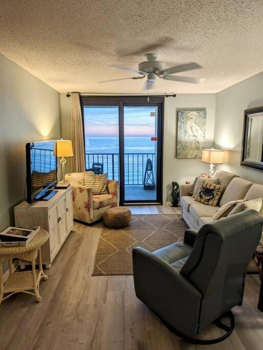 TV and multimedia, View (from property/room), Balcony/Terrace, Living room, Seating area