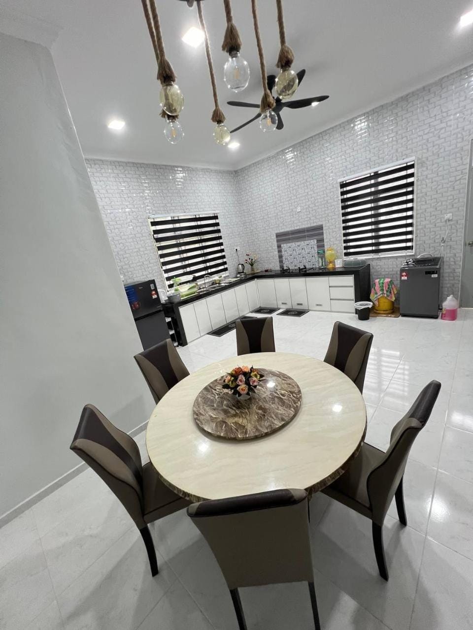 Seating area, Dining area