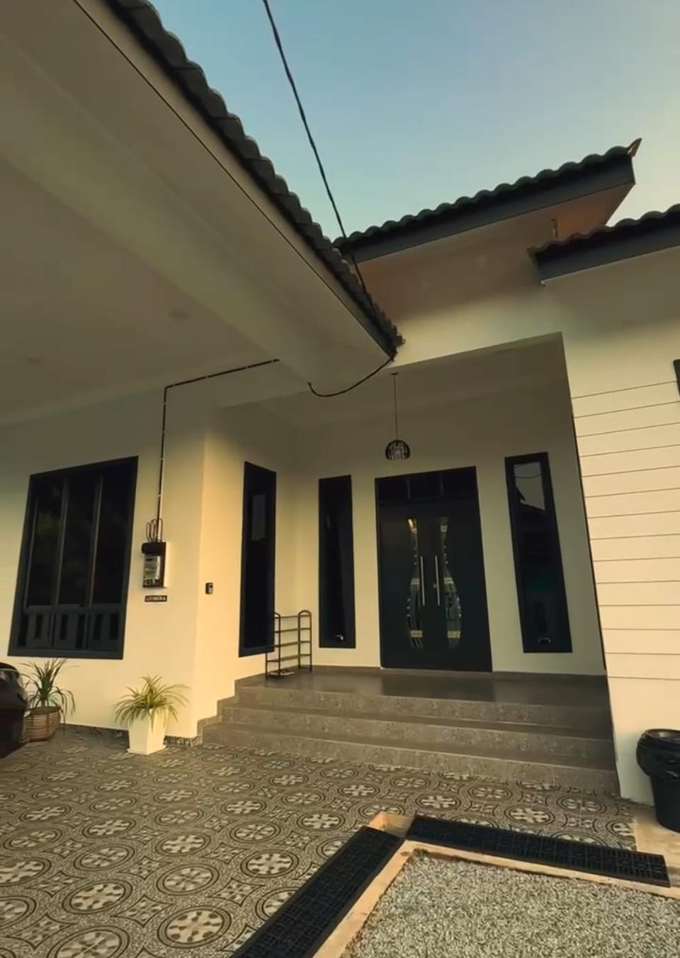 Facade/entrance