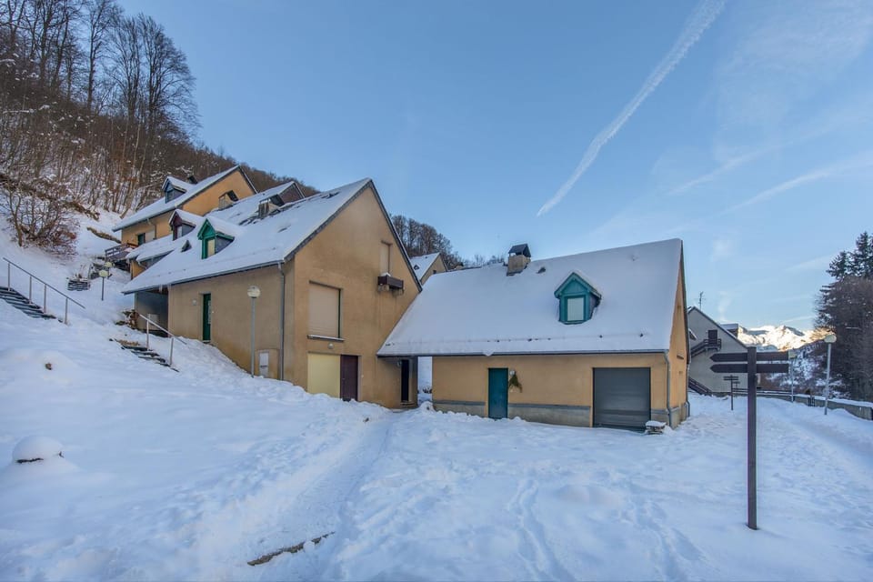 Property building, Day, Natural landscape