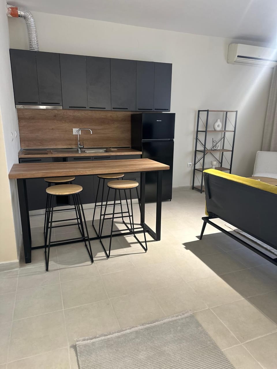 Kitchen or kitchenette, Dining area, hair dresser