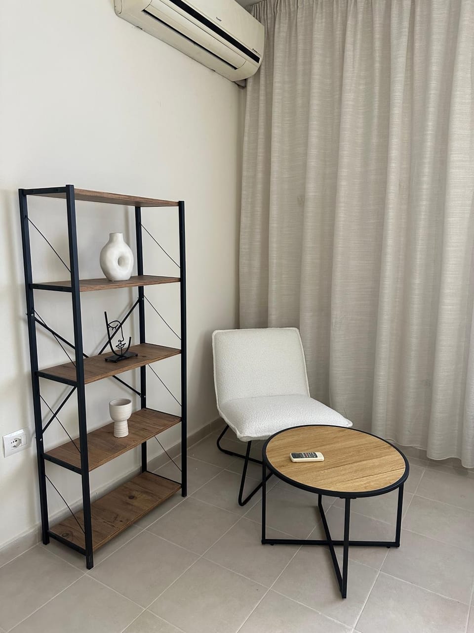 Living room, Seating area, air conditioner