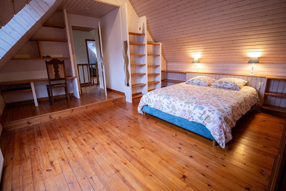 Bed, Photo of the whole room, Bedroom