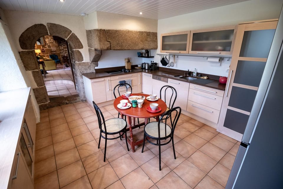 Kitchen or kitchenette, minibar, pet friendly, stove