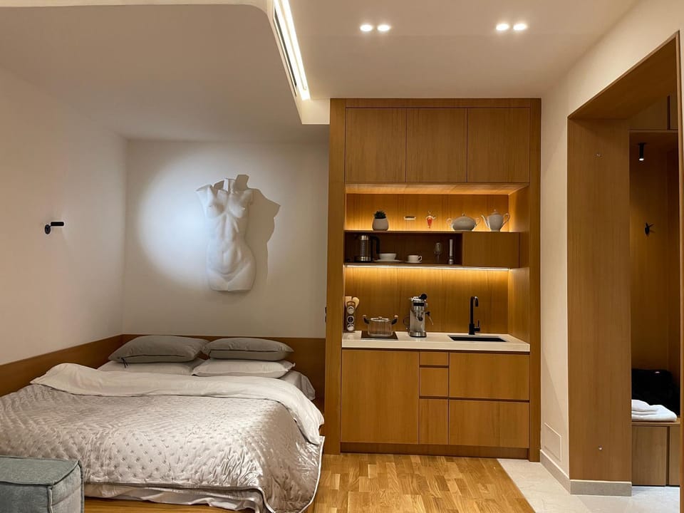 Bed, Kitchen or kitchenette, Bedroom