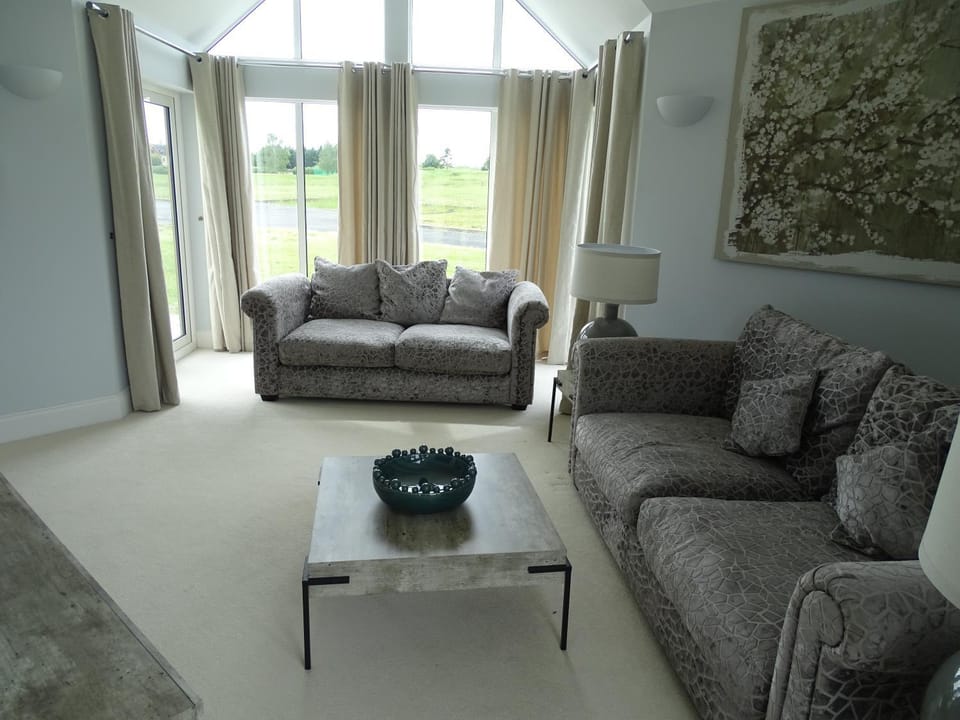 The Lodge - Bidford Grange Golf Course House in Wychavon District