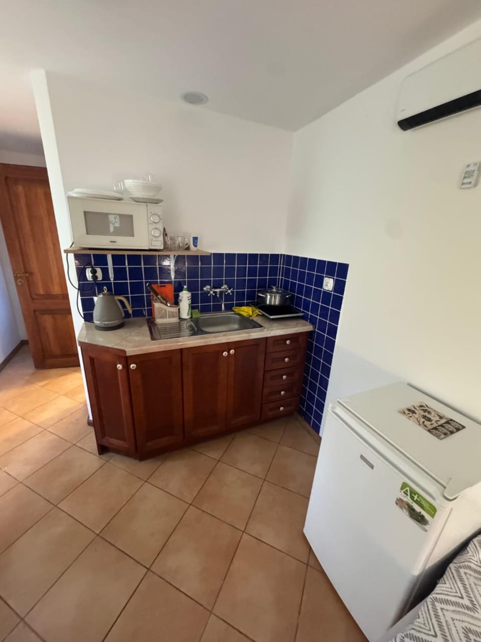 Kitchen or kitchenette, stove