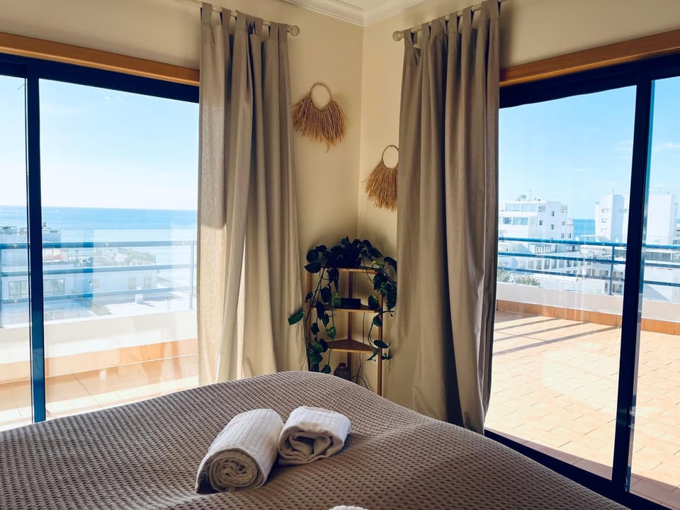 Bed, View (from property/room), Balcony/Terrace, Bedroom, Sea view