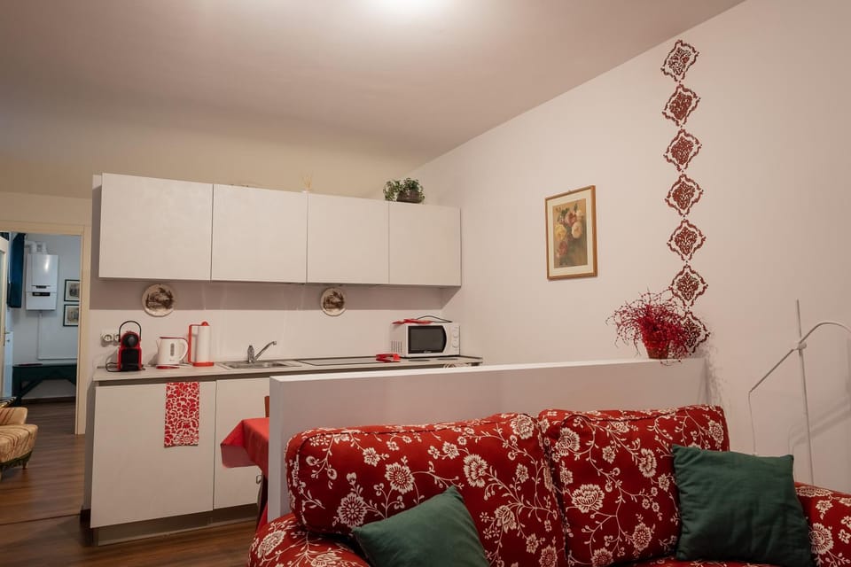 Kitchen or kitchenette, Living room