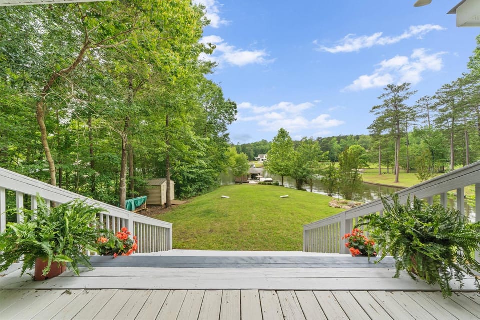Lake Sinclair House in Lake Sinclair