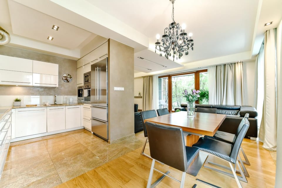 Dining area, minibar, pet friendly, stove