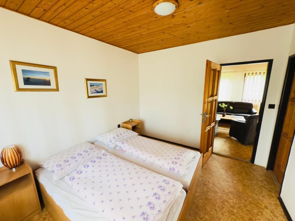 Living room, Photo of the whole room, Bedroom