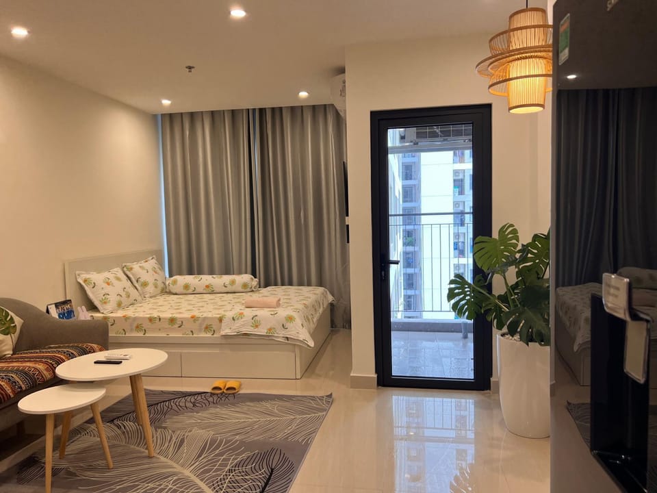 Bed, Living room, Photo of the whole room, Seating area, Bedroom, towels