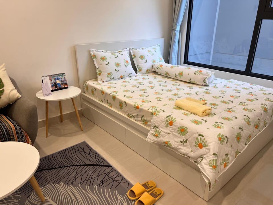 Bed, Bedroom, towels