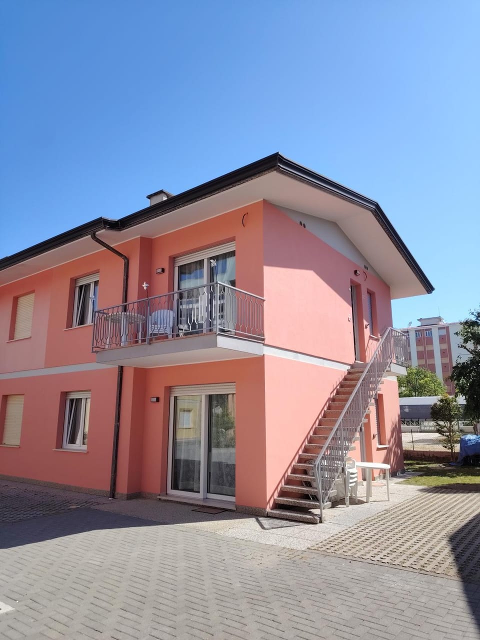 Facade/entrance