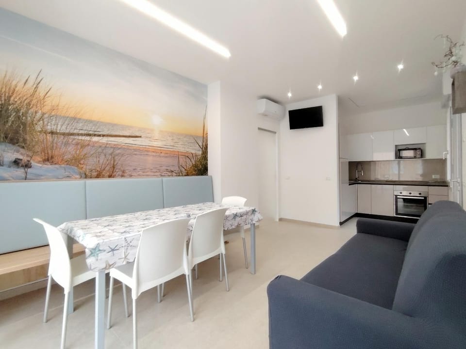 TV and multimedia, Kitchen or kitchenette, Living room, air conditioner