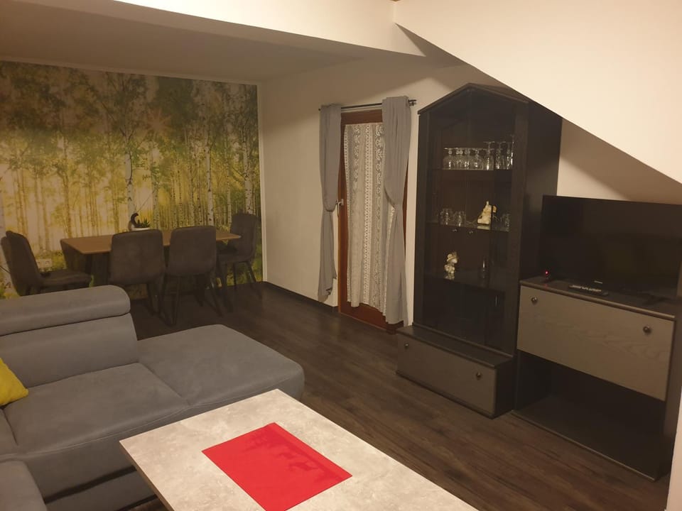 Bed, TV and multimedia, Living room, Seating area