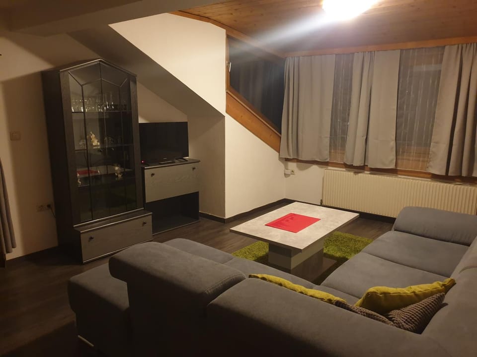 Communal lounge/ TV room, Living room, Evening entertainment