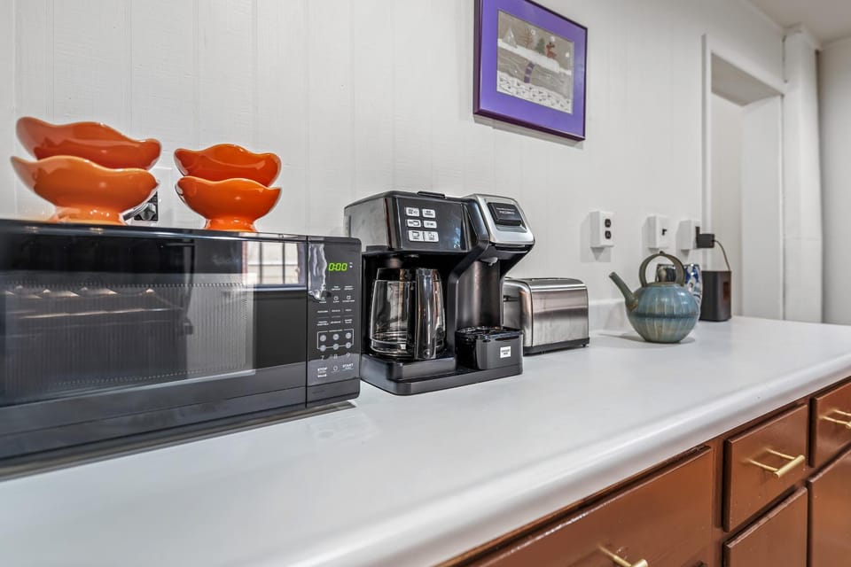 Coffee/tea facilities, microwave, toaster