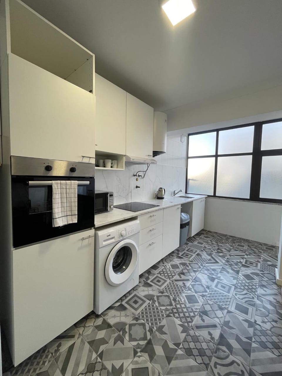 Kitchen or kitchenette, oven, stove, washing machine