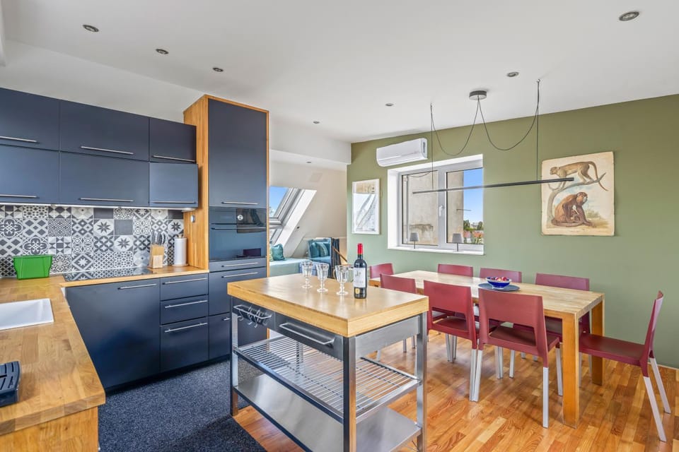 Dining area, kitchen