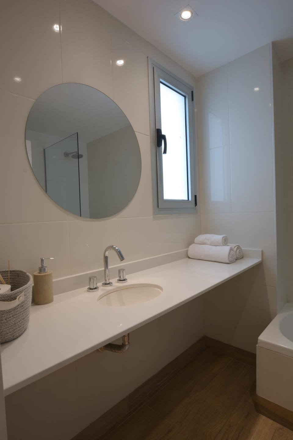 Bathroom, towels