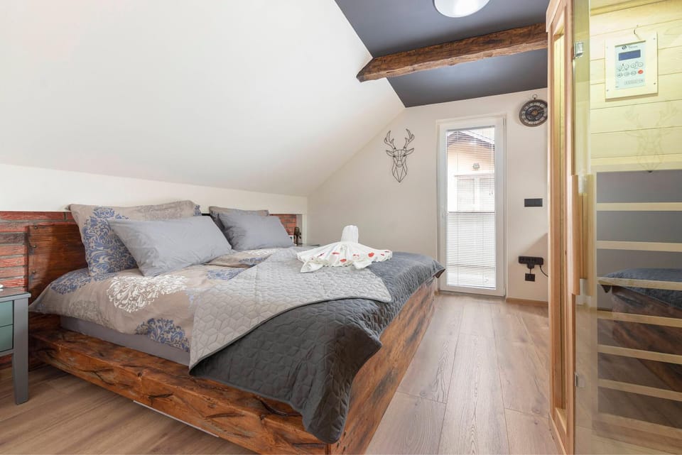 Bed, Sauna, Bedroom, wardrobe