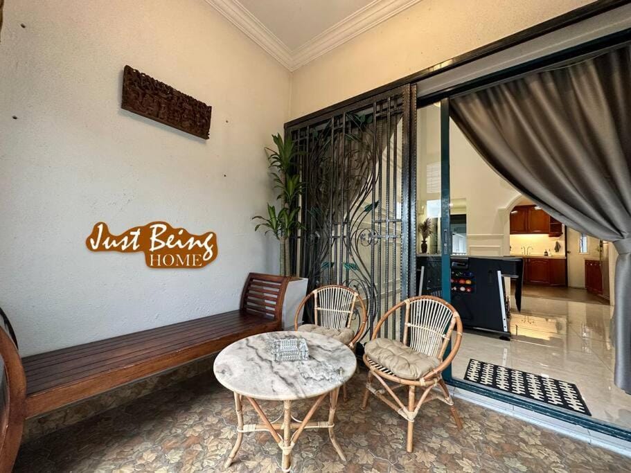 Just Being Home 10pax 3BR/3BA 4Queen/1Sofa Apartment in Federal Territory of Kuala Lumpur