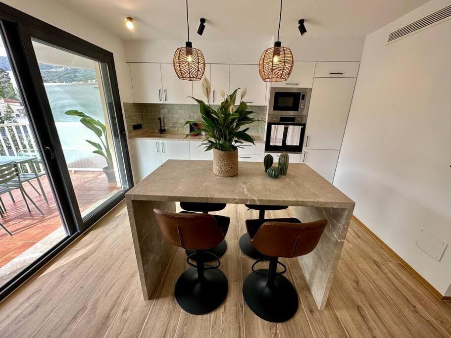 Moderno y acogedor apartamento con terraza “ Llebeig” Apartment in Port de Sóller