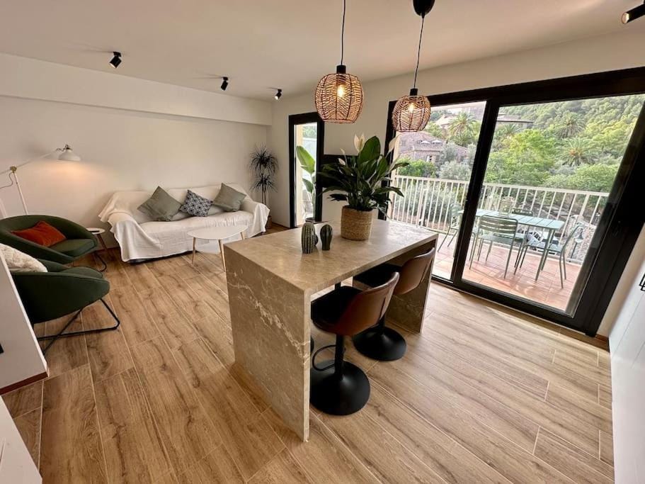 Moderno y acogedor apartamento con terraza “ Llebeig” Apartment in Port de Sóller