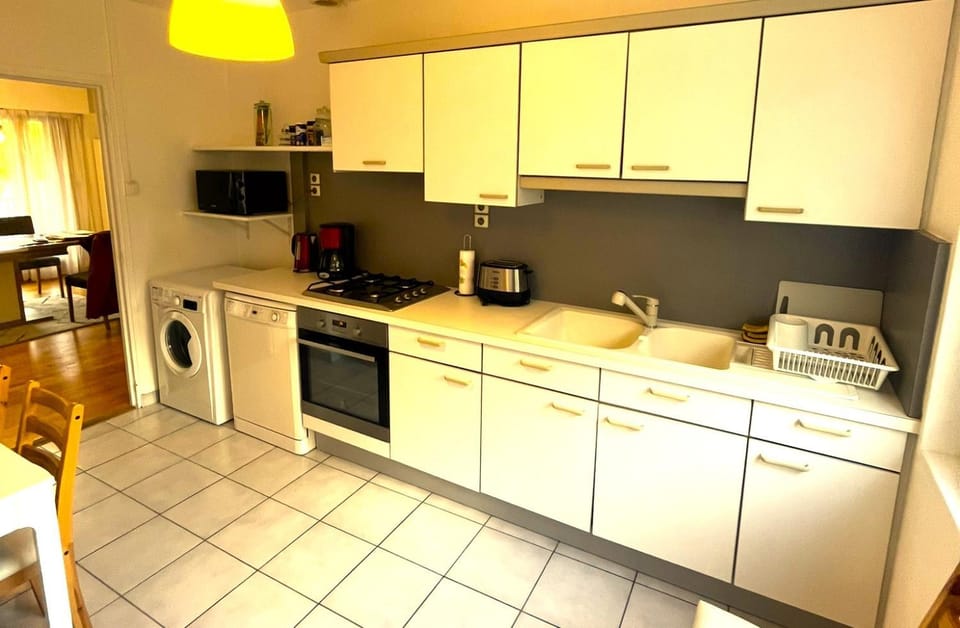 Coffee/tea facilities, Kitchen or kitchenette, Dining area, dishwasher, minibar, pet friendly, stove, toaster