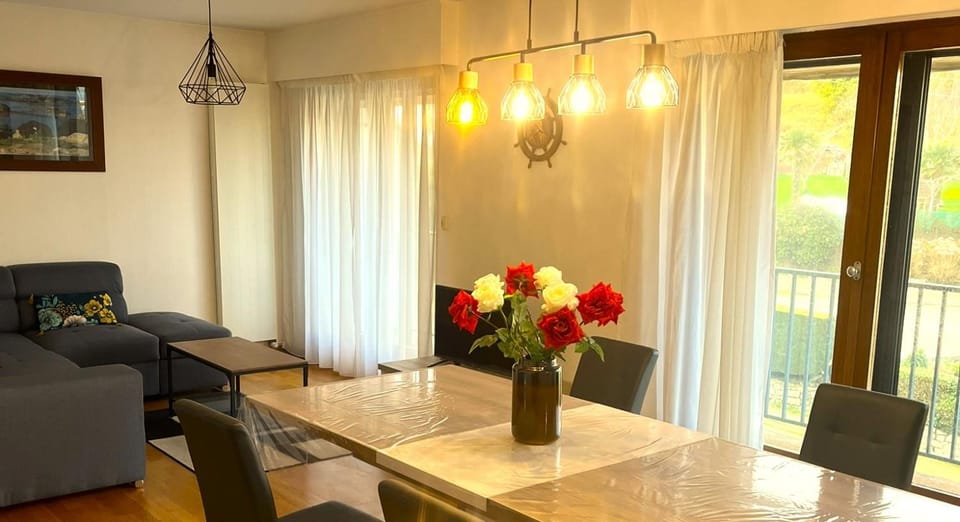 Living room, Seating area, Dining area