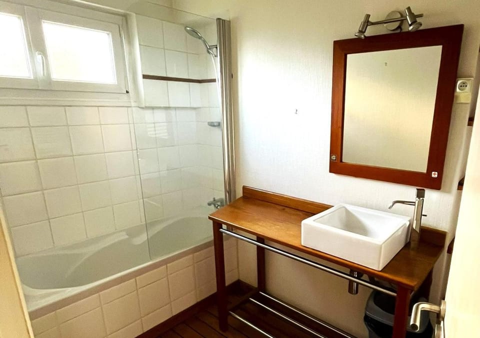 Bathroom, Bath, towels