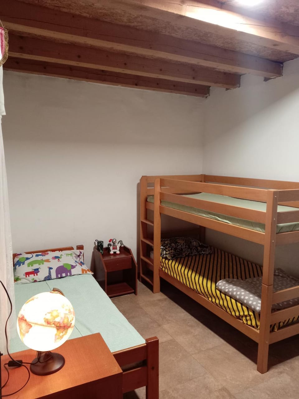Bedroom, bunk bed