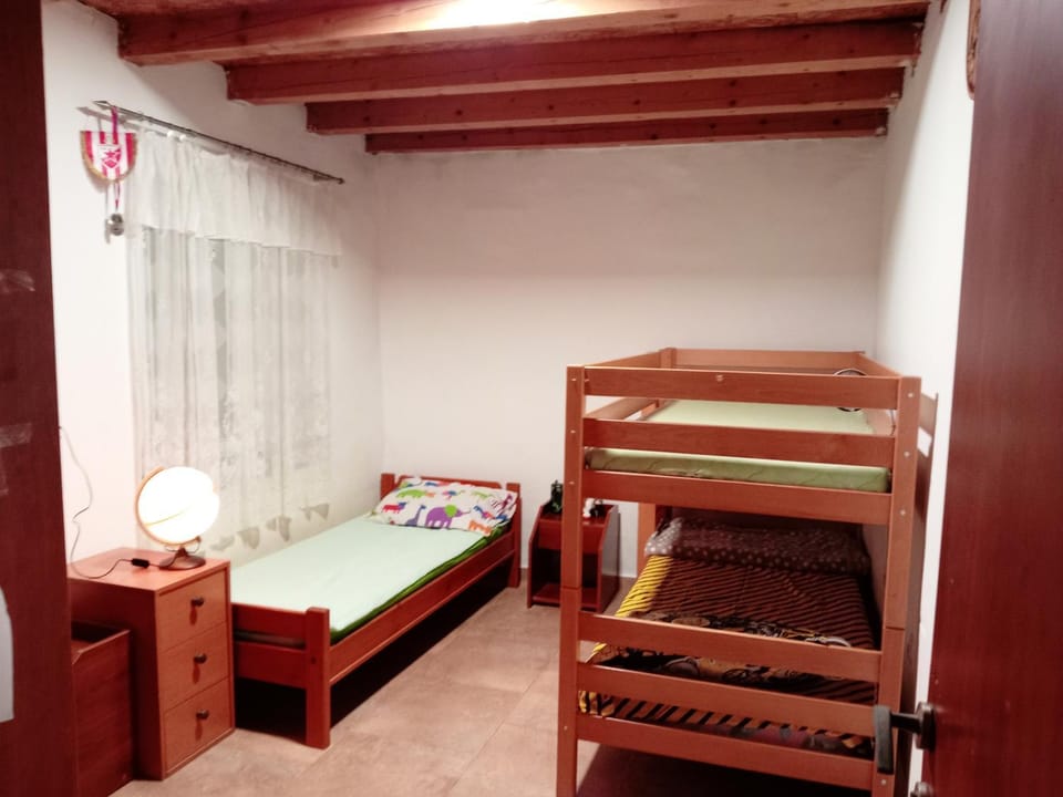 Bedroom, bunk bed