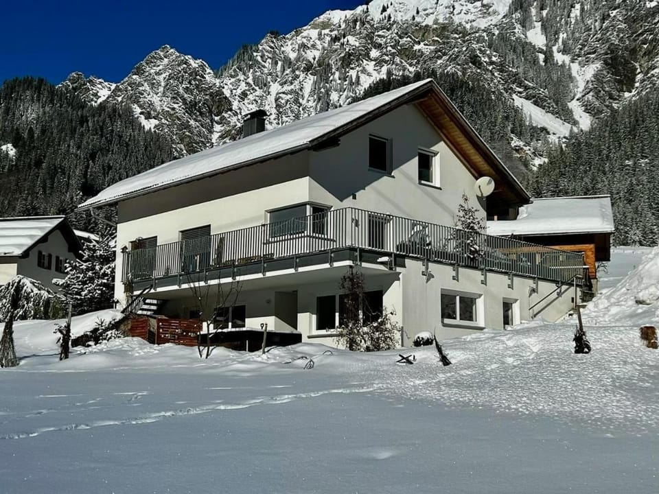 Property building, Winter